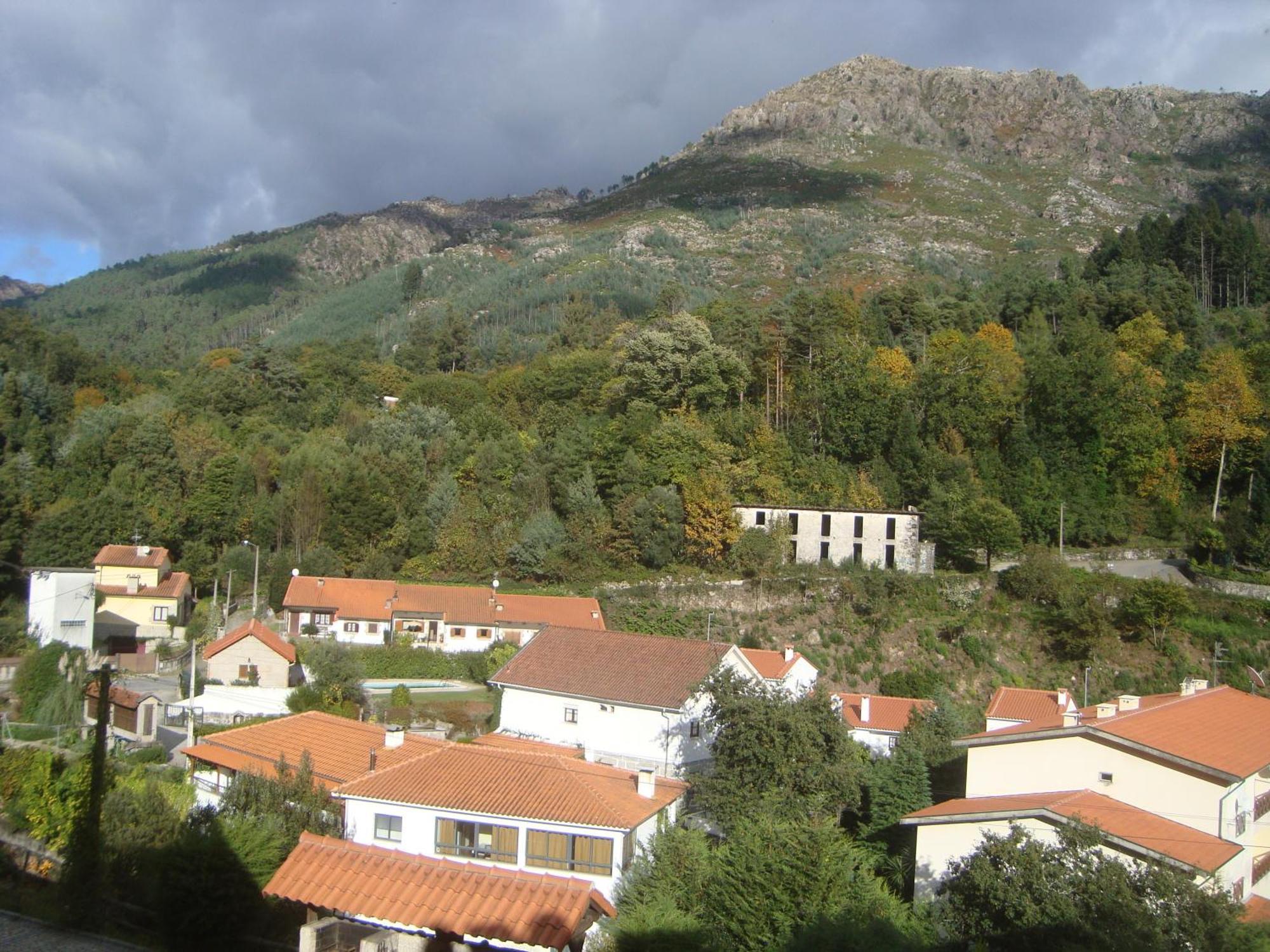 Aparthotel Geres Exterior photo